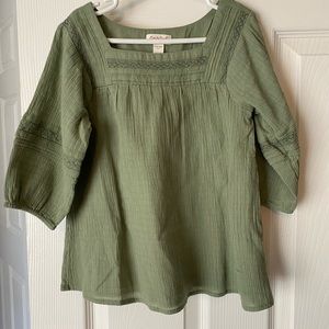 Pretty green little girl peasant top